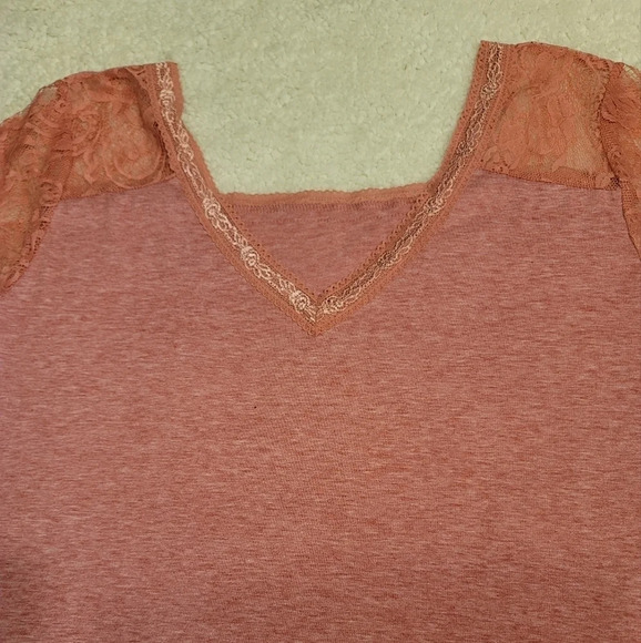 0005. NWOT - Cute LUSCIOUS peach color, lightweight top w/lace sleeves in XXL - Picture 9 of 11